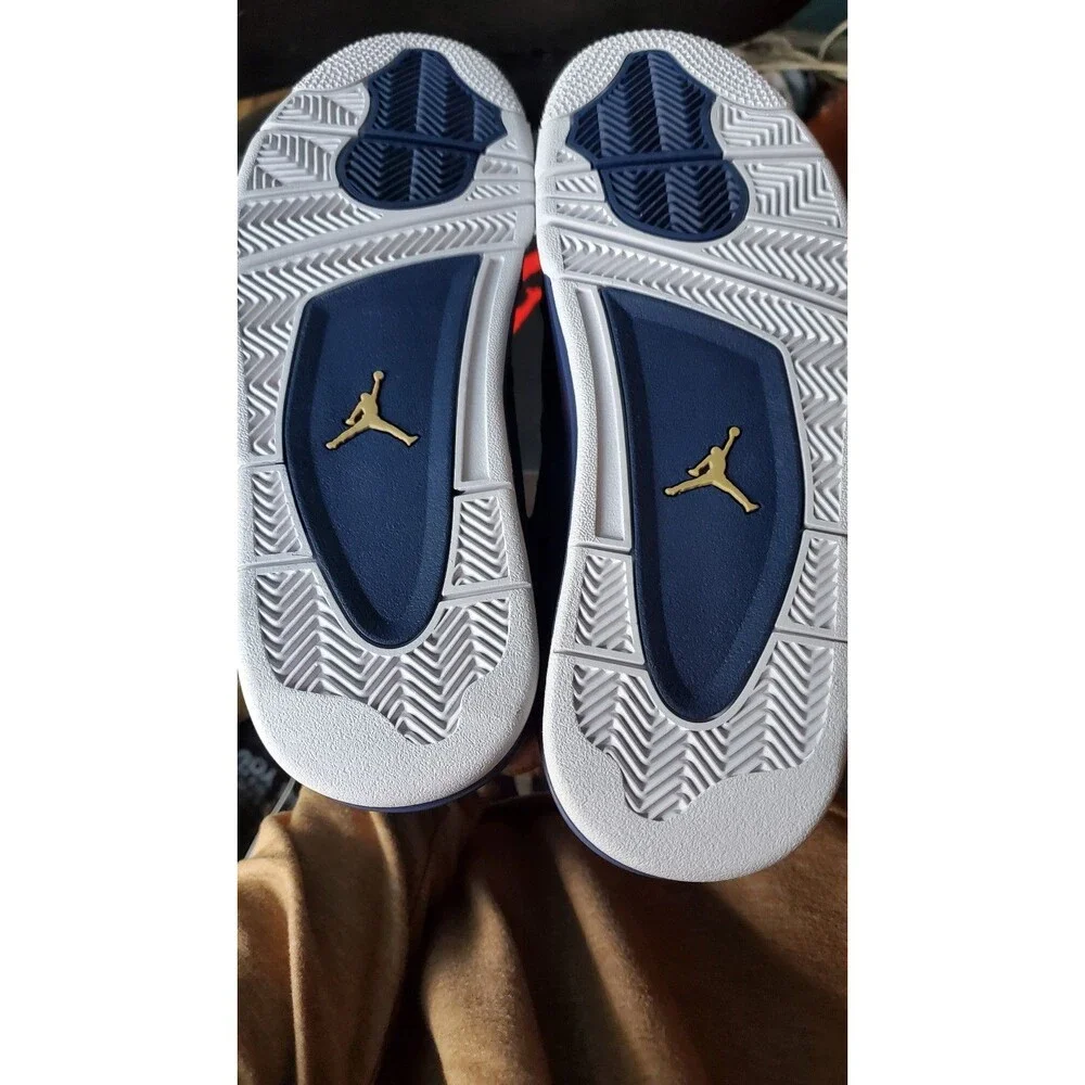 Air Jordan 4 Retro Howard University PE. Size 10